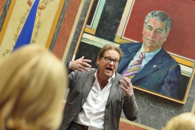 KünstlerInnen der Gruppe 'wenn es so weit ist' bei einem Vorgeschmack auf das am Tag der offenen Tür Gebotene