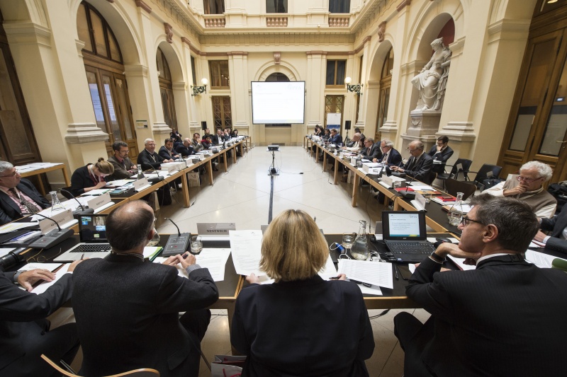 Blick Richtung SitzungsteilnehmerInnen