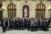 Gruppenfoto mit den KonferenzteilnehmerInnen im Innenhof des Palais Epstein