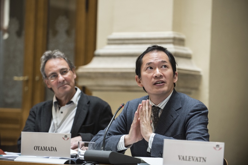 Kzuhito Oyamada stellt das National Graduate Institute for Policy Studies (GRIPS) in Japan vor. Links: Lars Klüver