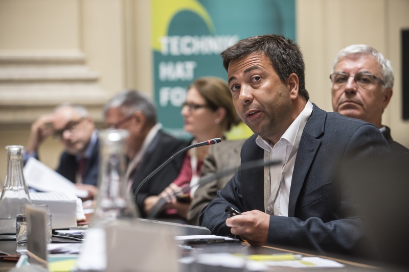 Nuno Boavida stellt das Obversatorio de Avaliacao de Tecnologia (OAT) in Portugal vor