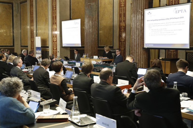 Präsentation von Tanja Sinozic vom ITA Austria. Blick Richtung KonferenzteilnehmerInnen