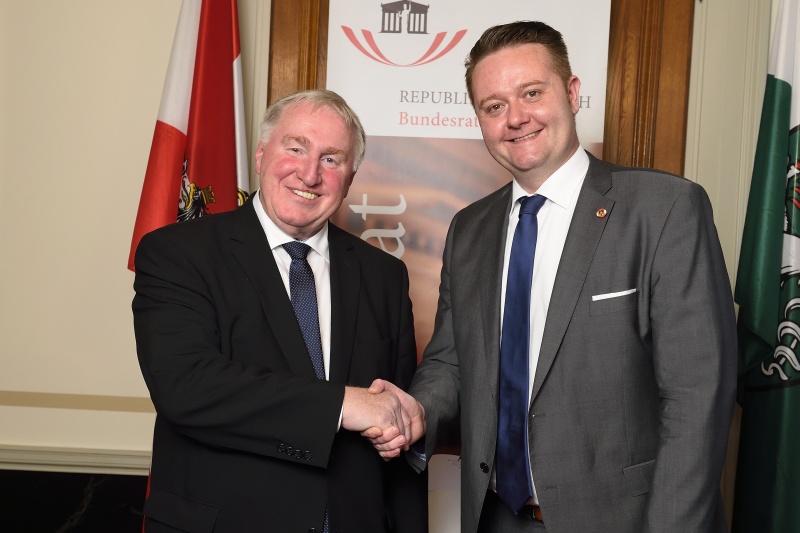 Von links: Vizepräsident des Ausschusses der Regionen Karl-Heinz Lambertz, Bundesratspräsdident Mario Lindner (S)