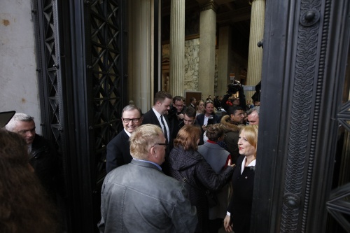 von links: Zweiter Nationalratspräsident Karlheinz Kopf (V) und Nationalratspräsidentin Doris Bures (S) begrüßen die esten Gäste