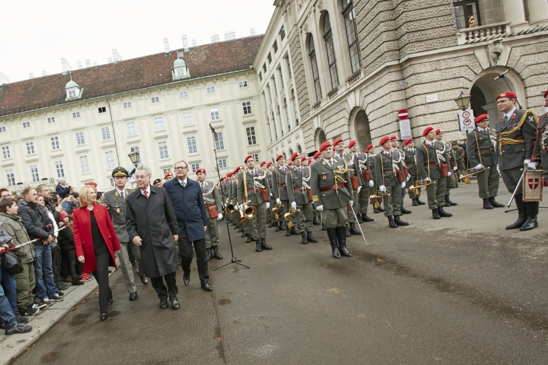 Nationalratspräsidentin Doris Bures (S), Heinz Fischer und Zweiter Nationalratspräsident Kalheinz Kopf (V) bei der Angelobung der Rekruten des Bundesheeres