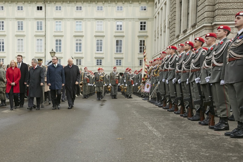 Nationalratspräsidentin Doris Bures (S), Heinz Fischer und Zweiter Nationalratspräsident Kalheinz Kopf (V) bei der Angelobung der Rekruten des Bundesheeres