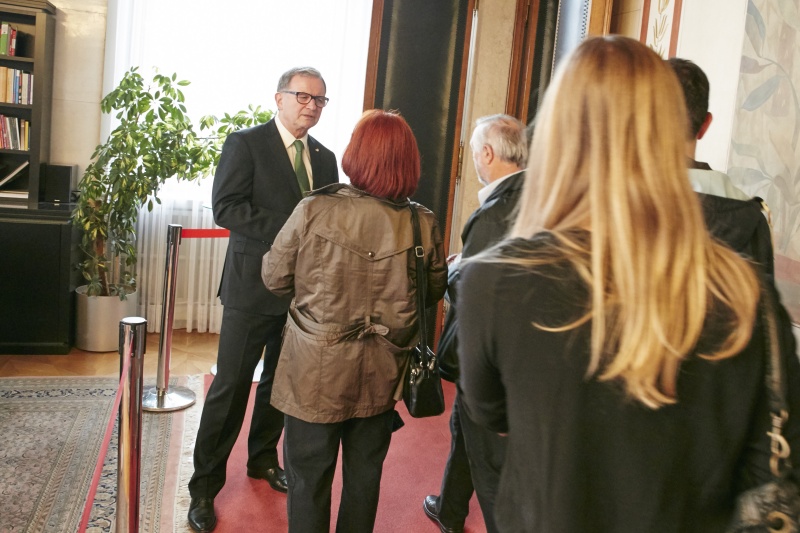 Zweiter Nationalratspräsident Karlheinz Kopf (V) begrüßt die Gäste