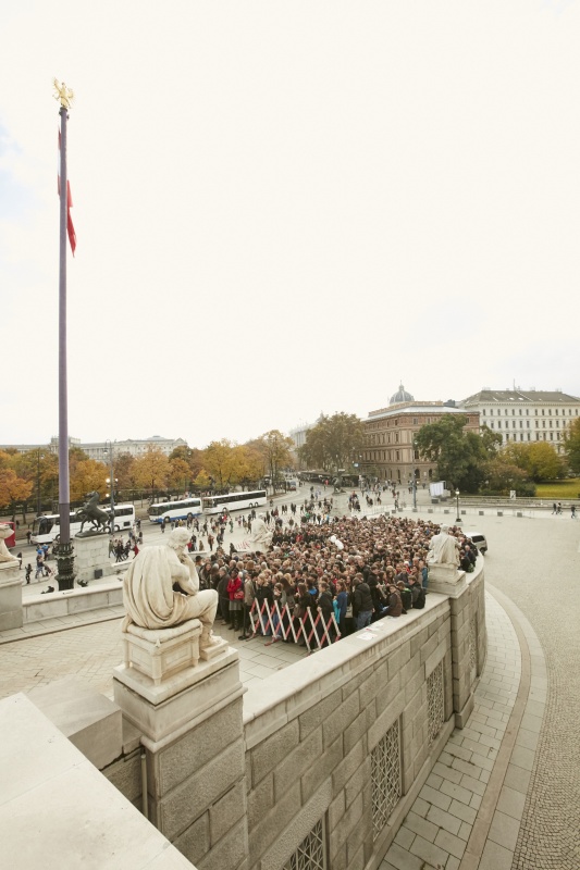 Warteschlange vor dem Parlamentsgebäude
