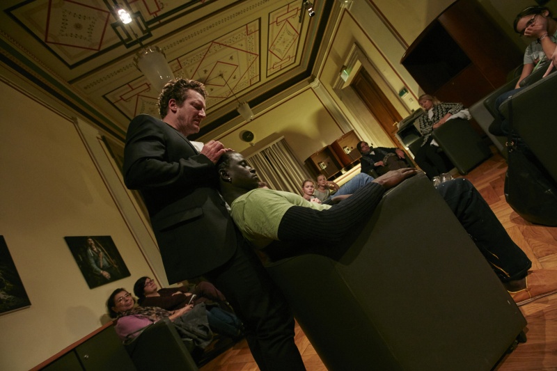 Künstlerische Darbietung zum Tag der offenen Türe: Ferngespräch von Milena Michiko Flasar, gespielt von Raphael von Bargen