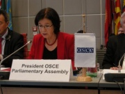 Präsidentin der Parlamentarischen Versammlung der OSZE Christine Muttonen bei ihrer Rede vor dem Ständigen Rat der 57 OSZE-BotschafterInnen in Wien
