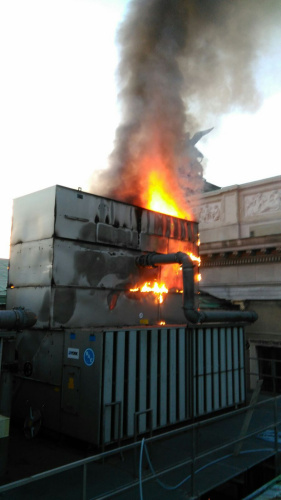 Brand im Kühlturm am Parlamentsdach