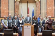 Gruppenfoto mit den Teilnehmern der Gewerkschaft Vida und Bundesratspräsidenten Mario Lindner (S) (MItte)
