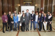 Gruppenfoto der Lehrlinge der Gruppe Bundesratspräsident-Stiermark gemeinsam mit Bundesratspräsident Mario Lindner (S)