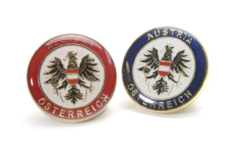 Anstecker mit Bundesadler in rot und blau