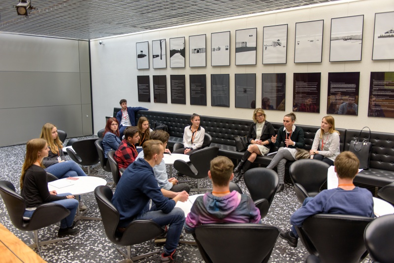 Sonja Schachinger, Mauthausen Komitee im Gespräch mit Lehrlingen