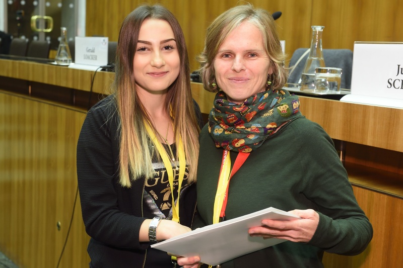 Übergabe des Gesetzesentwurfes an Bundesrätin Daniela Gruber-Pruner (S)