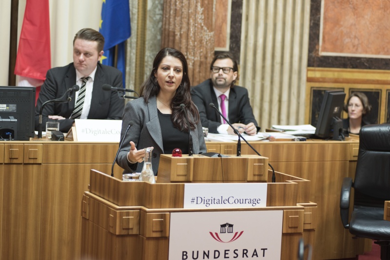 Staatssekretärin Muna Duzdar (S) am Rednerpult