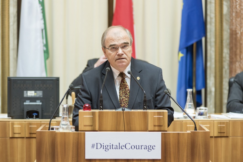 Justizminister Wolfgang Brandstetter (V) am Rednerpult