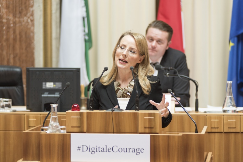 Johannes Kepler Universität Linz Lyane Sautner am Wort