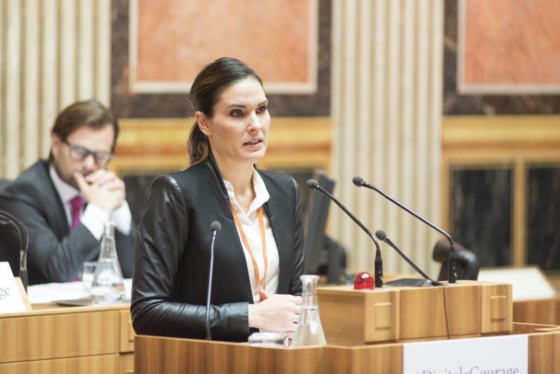 Ö3-Moderatorin Elke Rock am Rednerpult