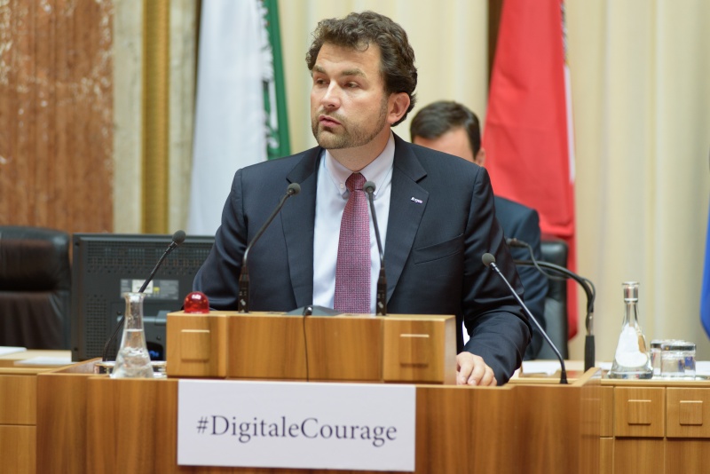Generalsekretär Internet Service Provider Austria Maximilian Schubert am Wort