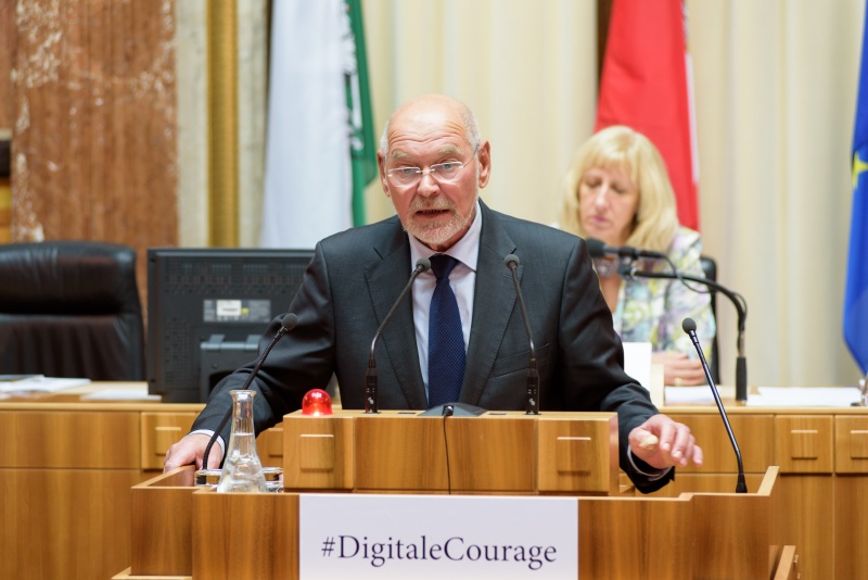 Bundesrat Reinhard Todt am Wort (S)