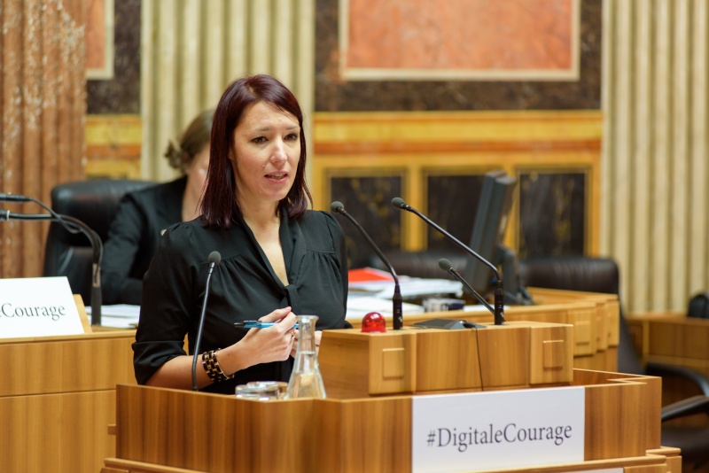 Freie Journalistin Barbara Kaufmann am Rednerpult