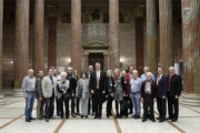 Gruppenfoto mit dem ÖGB-Regionalvorstand und Bundesratspräsident Mario Lindner (S) (Mitte)