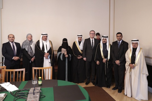 Gruppenfoto mit der Delegation des saudi-arabischen Shura-Rates und dem zweiten Nationalratspräsidenten Karlheinz Kopf (V)