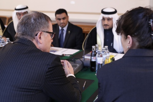 Saudi-arabische Delegation unter der Leitung von Yahya Bin AbdullAziz Alsam’an (rechts)