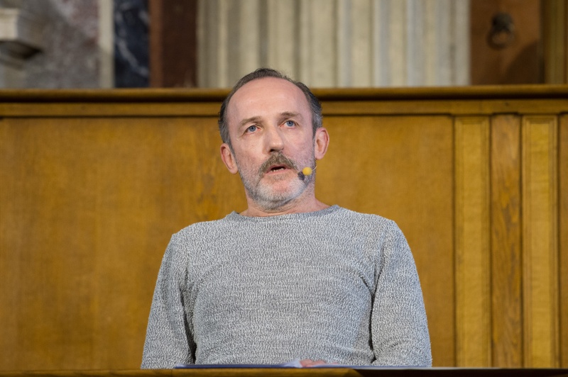 Karl Markovics bei seinem Vortrag