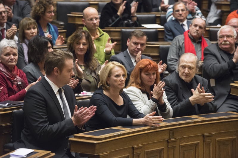 Erste Reihe von links: Bundesratspräsident Mario Lindner (S), Nationalratspräsidentin Doris Bures (S), Romana Schwab und Helmut Oberhauser