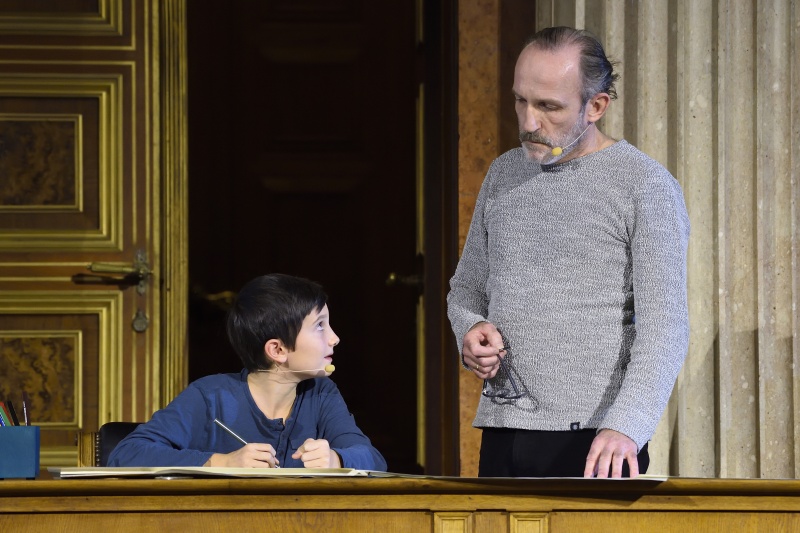 Vortrag der Texte. Von links: Valentin Hagg und Karl Markovics