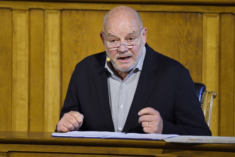 Wolfgang Böck bei seinem Vortrag