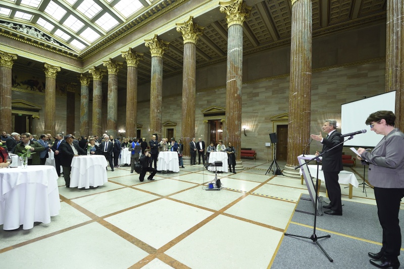 ÖGB-Präsident Erich Foglar am Wort. Blick Richtung VeranstaltungsteilnehmerInnen