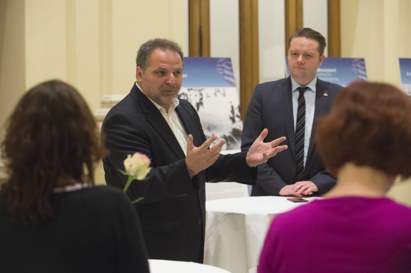 Von links:  Willi Mernyi (MKÖ) am Wort und Bundesratspräsident Mario Lindner (S)