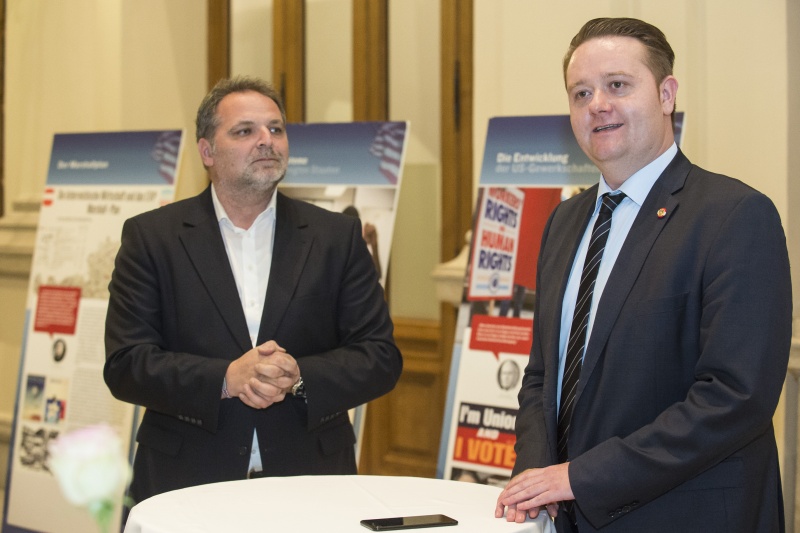Von rechts: Bundesratspräsident Mario Lindner (S) am Wort und Willi Mernyi (MKÖ)