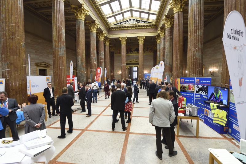 Gesamtansicht Säulenhalle