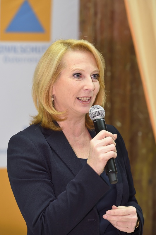 Nationalratspräsidentin Doris Bures (S) bei der Begrüßung