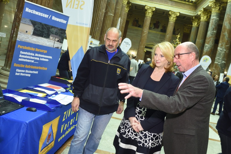 Nationalratspräsidentin Doris Bures (S) besucht die Ausstellung