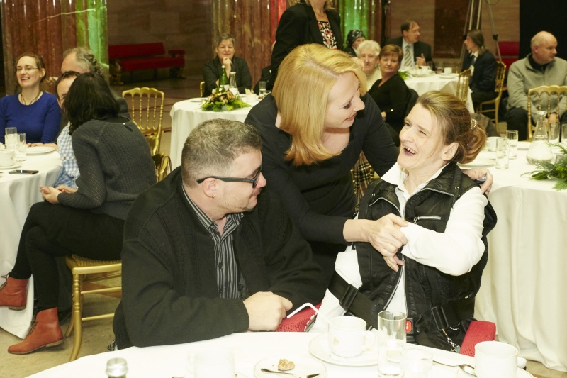 Nationalratspräsidentin Doris Bures (S) mit VeranstaltungsteilnehmerInnen