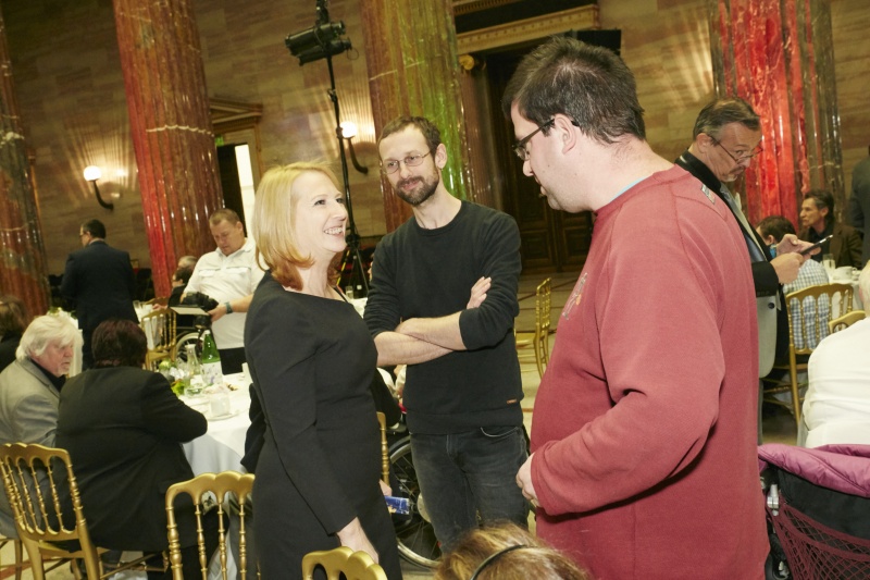 Nationalratspräsidentin Doris Bures (S) mit VeranstaltungsteilnehmerInnen