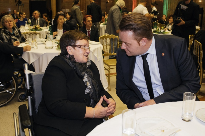 Von rechts: Bundesratspräsident Mario Lindner (S) mit Gästen