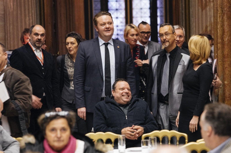 Mitte: Bundesratspräsident Mario Lindner (S) mit VeranstaltungsteilnehmerInnen