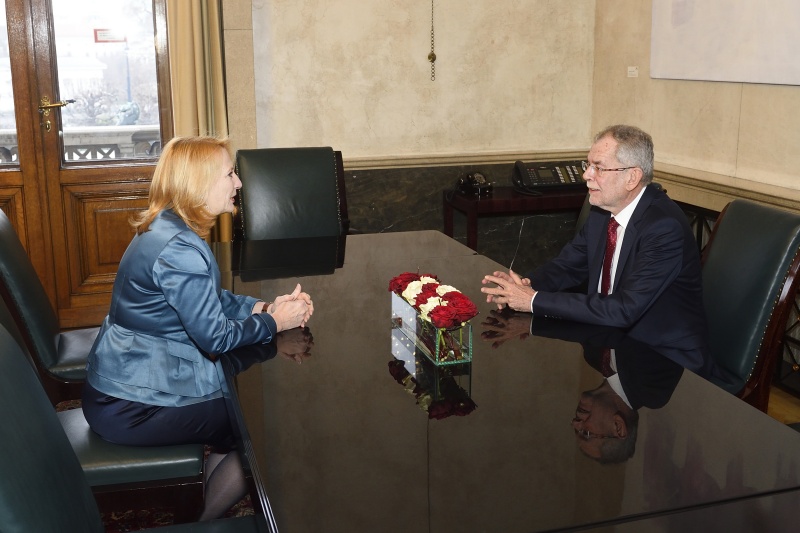 Von links: Nationalratspräsidentin Doris Bures (S) im Gespräch mit dem designierten Bundespräsidenten Alexander van der Bellen