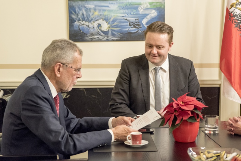 Von links: Designierter Bundespräsident Alexander van der Bellen und Bundesratspräsident Mario Lindner (S) bei der Aussprache