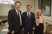 Von links: Bundesratspräsident Mario Lindner (S), Vorsitzender des russischen Föderationsrates Konstantin Kossatschjow und Bundesratsvizepräsidentin Ingrid Winkler (S)