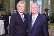 Von links: Parlamentsdirektor Harald Dossi und Professor Reinhold Eckhardt