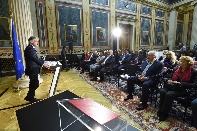 Begrüßung durch Parlamentsdirektor Harald Dossi. Blick Richtung VeranstaltungsteilnehmerInnen
