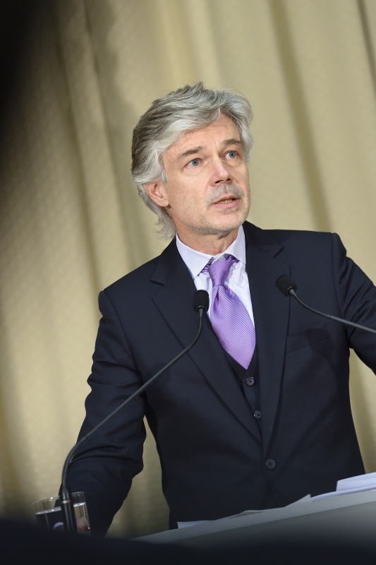 Begrüßung durch Parlamentsdirektor Harald Dossi